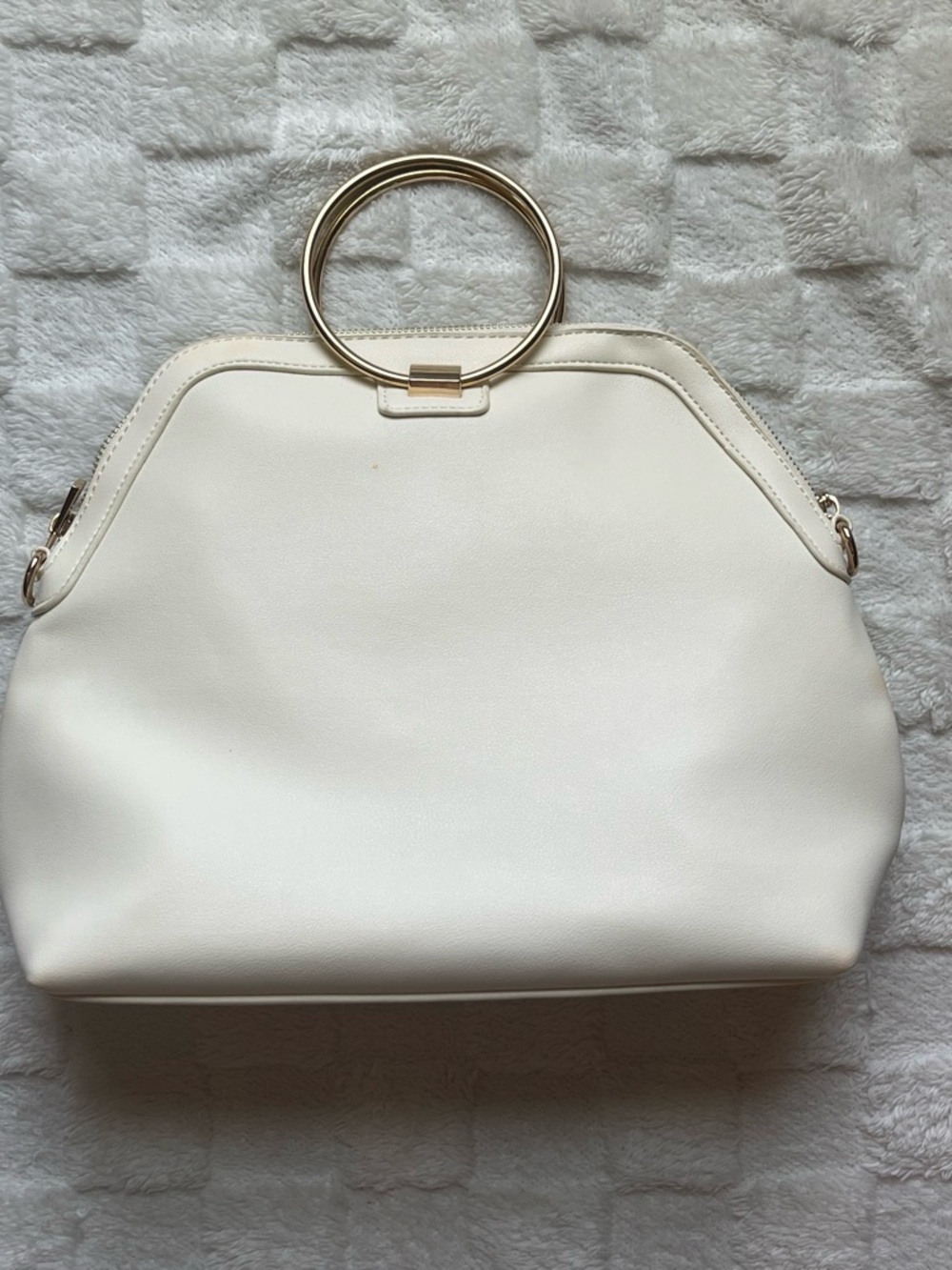 Chic IMAN White Ring-Handle Women's Handbag
